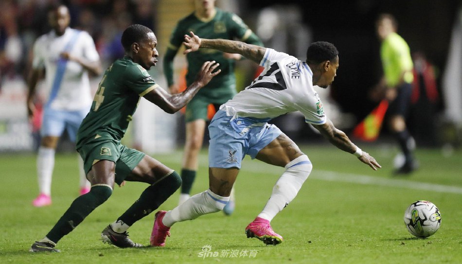 比赛中因伤 比赛中因伤