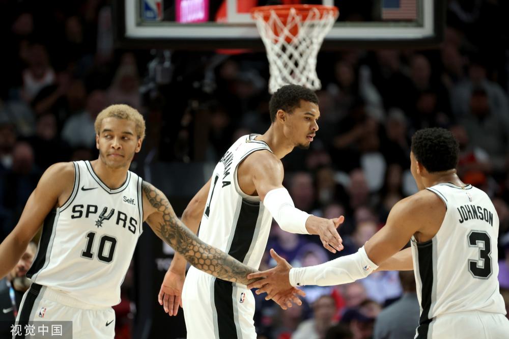 场上拼搏到 场上拼搏到